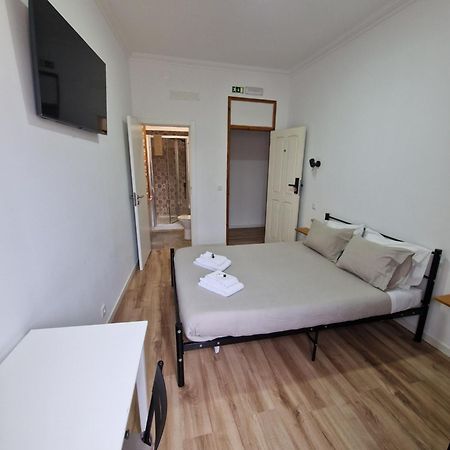 Wolley - Peniche Guesthouse ภายนอก รูปภาพ