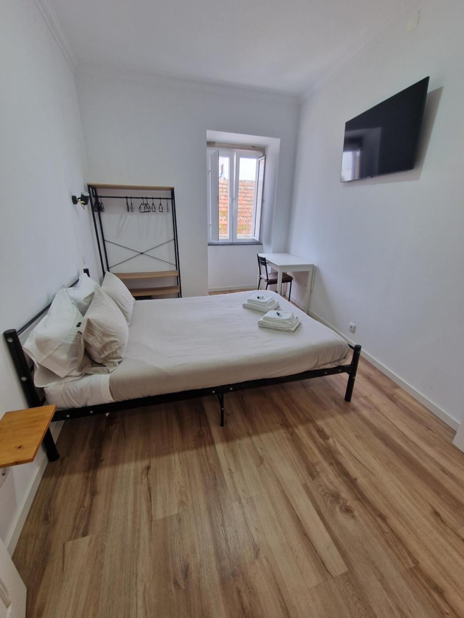 Wolley - Peniche Guesthouse ภายนอก รูปภาพ